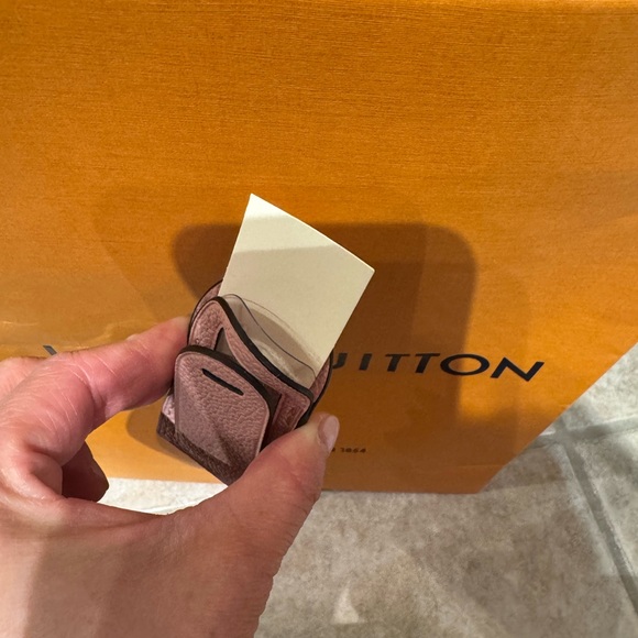 Louis Vuitton rose Ballerine luggage tag. - Picture 7 of 7